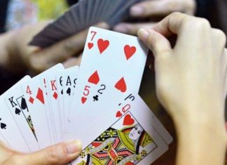 Tìm hiểu về trò đánh bài cởi quần áo thu hút giới trẻ hiện nay Tìm hiểu về trò đánh bài cởi quần áo thu hút giới trẻ hiện nay