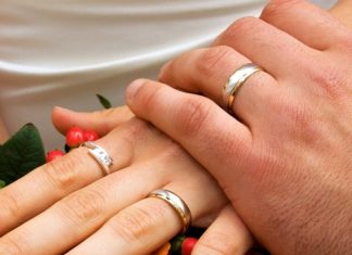 Mơ thấy đeo nhẫn- Giấc mơ báo hiệu tiền tài trong tương lai Nằm mơ thấy đeo nhẫn là điềm báo gì?