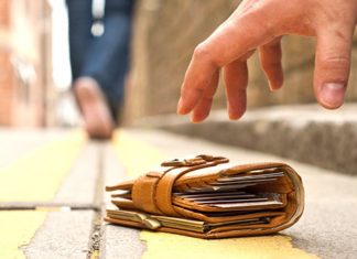 Nếu nhặt được tiền đánh con gì chuẩn nhất? Mơ thấy nhặt được tiền là điềm báo gì?