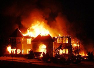 Giải mã giấc mơ thấy cháy nhà đánh con gì?